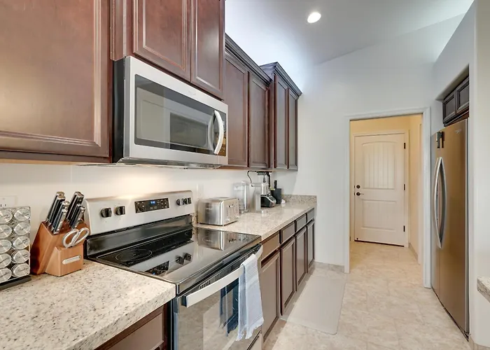 Patio & Grill: Family-friendly Havasu Ferienhaus *